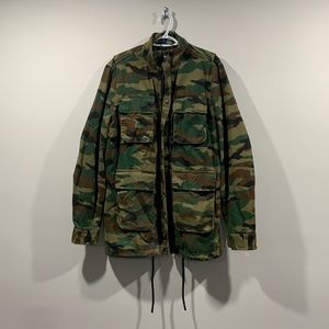 H&M says size small but fits a mens medium